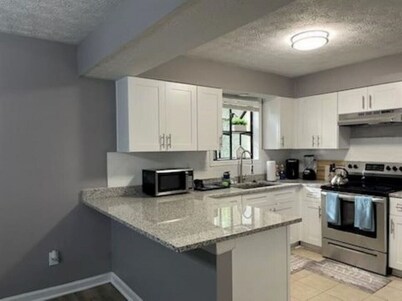 Stone Mountain Delight, Smart TVs in Every Room, Pool Table, Desk and Backyard!