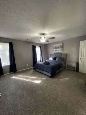 3 bedrooms, desk, iron/ironing board, WiFi