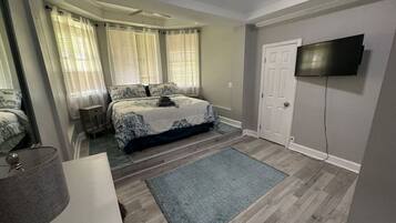 1 habitación, escritorio, tabla de planchar con plancha y wifi