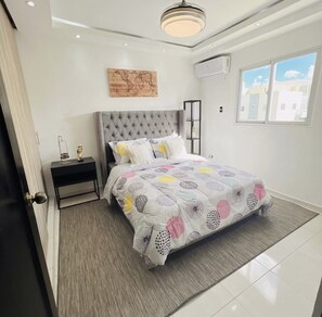 3 bedrooms, internet, bed sheets