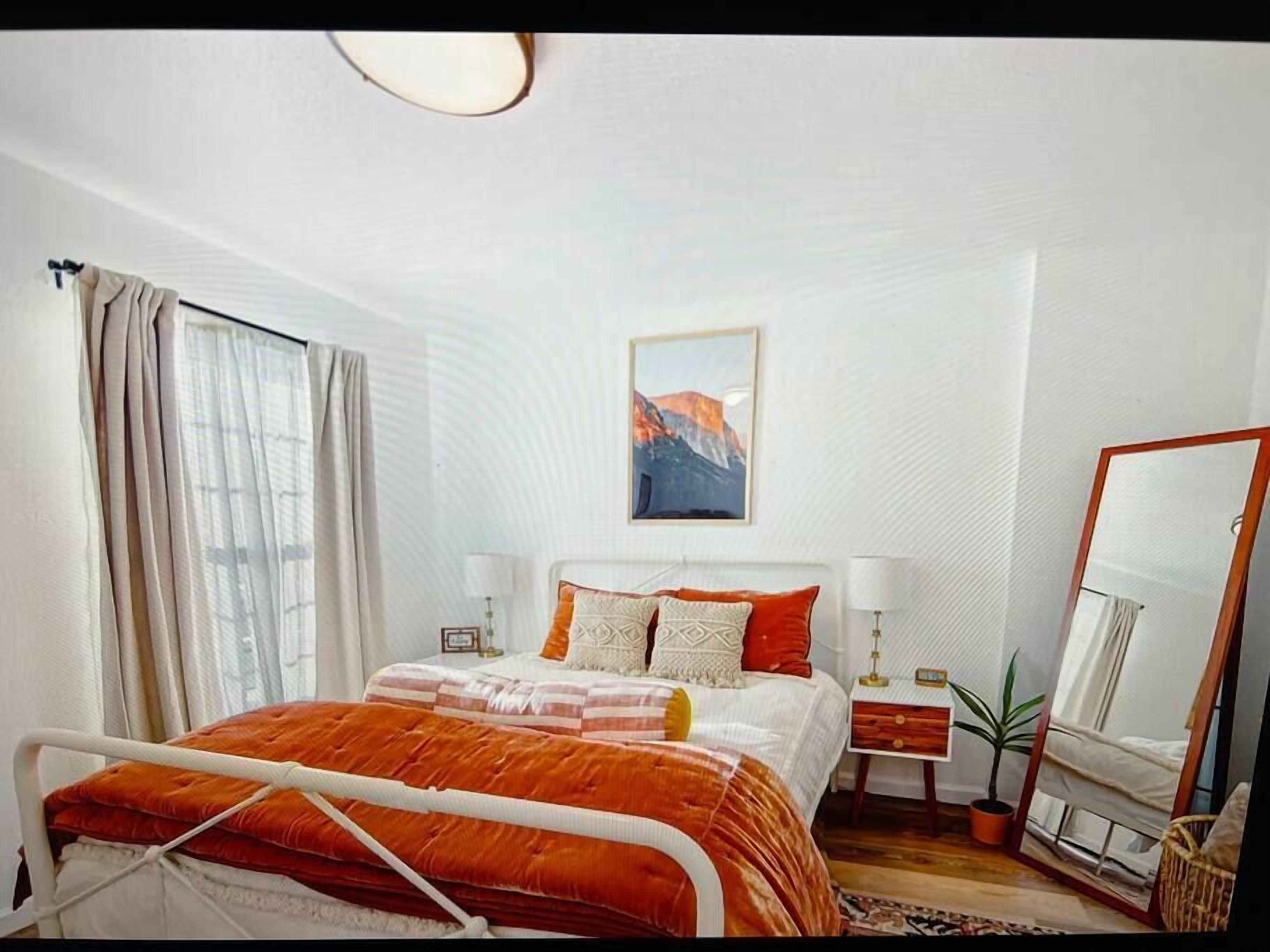 **Pet Friendly-Boho-Sleeps 5-Kitchen-In Town**