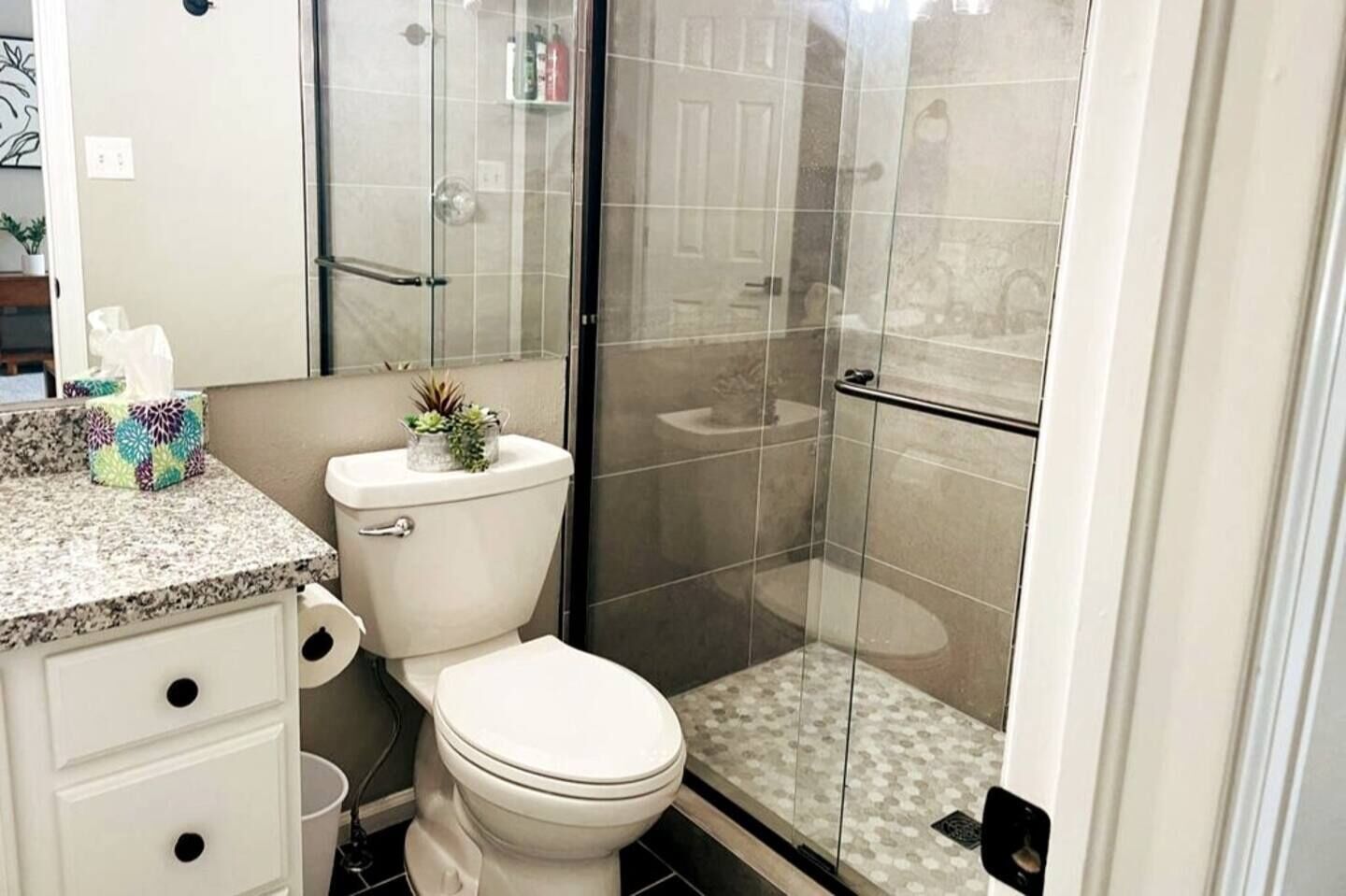 Cozy Modern TownHome with Fireplace & Pet Friendly