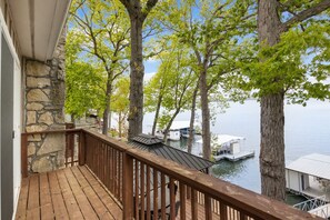 Property grounds - Sunset Point–Family Friendly, Lily Pad,& Swim Step (Lake Ozark)
