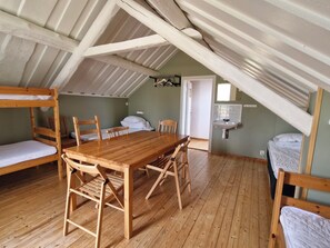 Family Room | Free WiFi - Tofta Gård Event & Boende (Ellos)