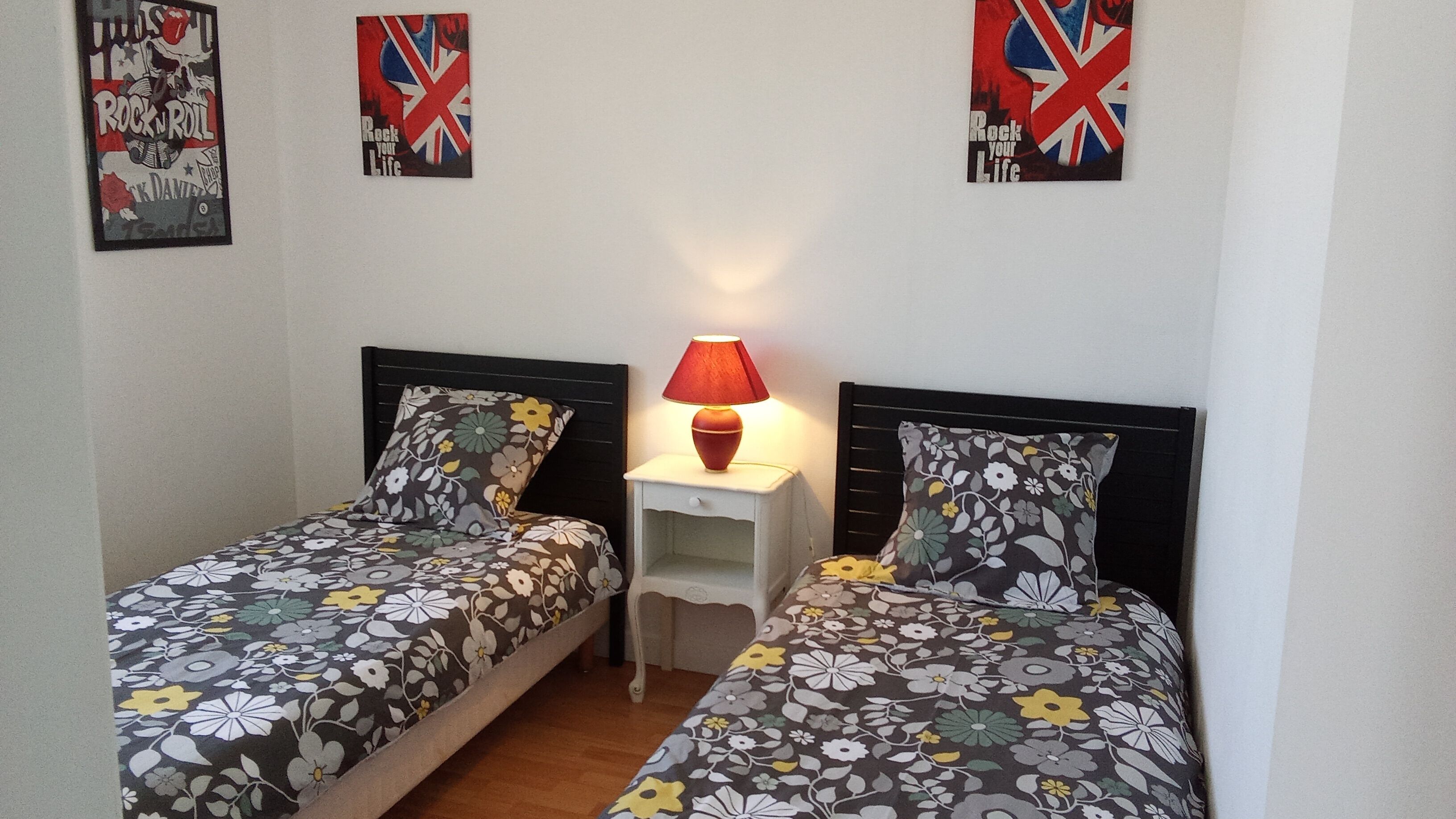 3 chambres, lit parapluie