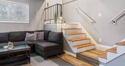 Dog-Friendly Townhome Near Streets of Saint Charles