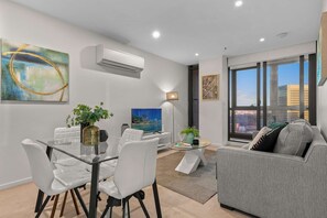 TV - Lovely City Escape 2B2B Unit in Melbourne Central (Melbourne)