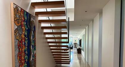 Large luxury home in great inner Melbourne location