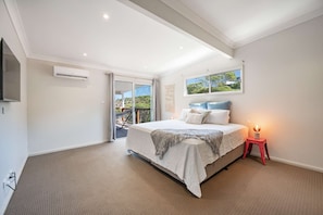 5 habitaciones, tabla de planchar con plancha, wifi y ropa de cama