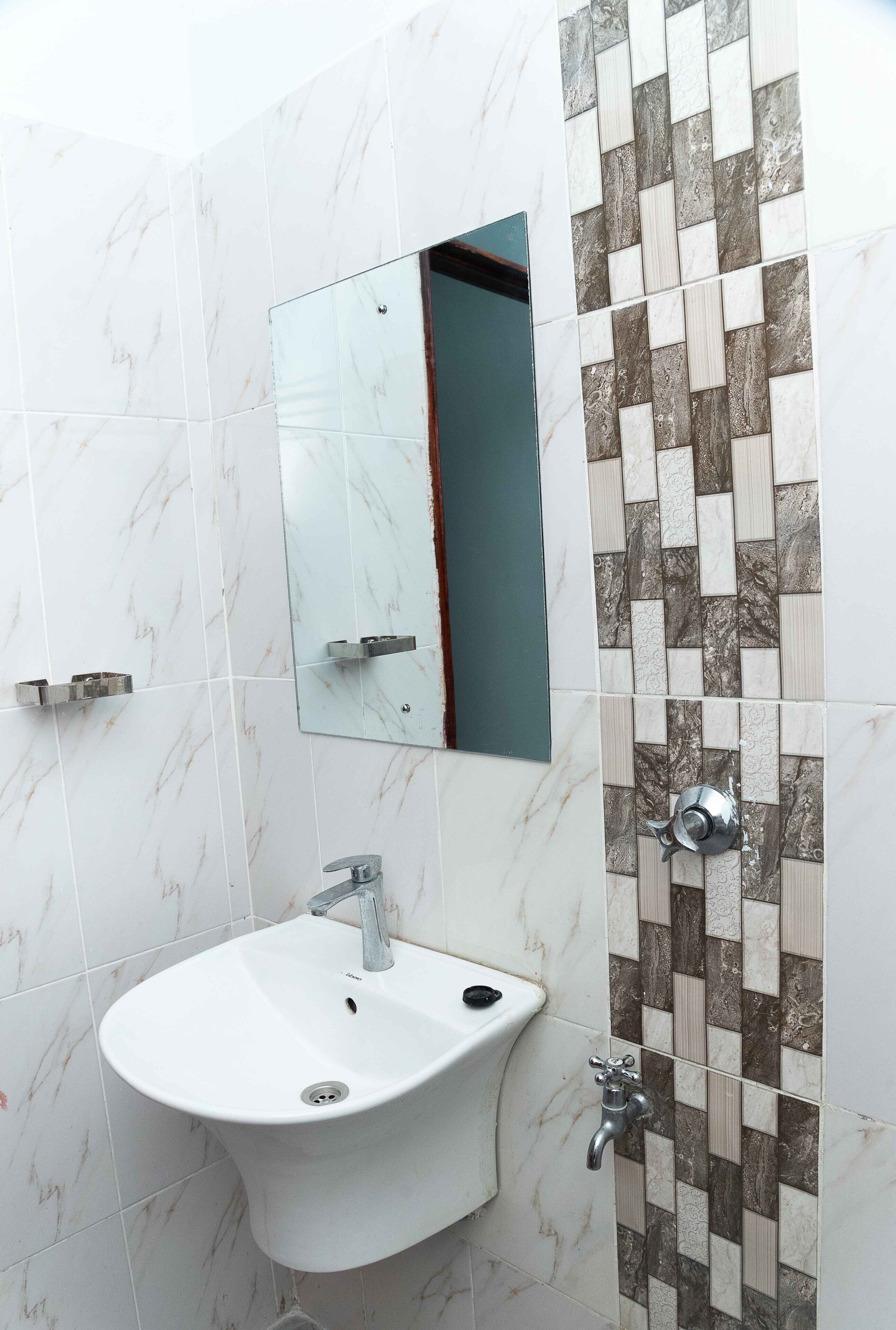 Regadera, toallas, jabón 