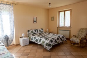 1 bedroom, bed sheets