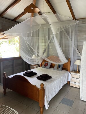 3 bedrooms, desk, iron/ironing board, travel crib