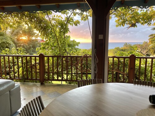 Villa mit Pool mit Blick auf das Karibische Meer (150 m)