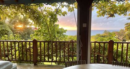 Villa mit Pool mit Blick auf das Karibische Meer (150 m)