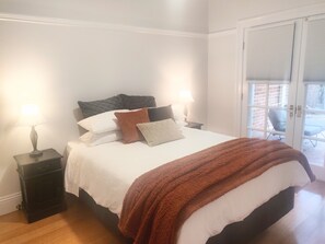 2 soverom, skrivebord, strykejern/-brett og wi-fi (inkludert)