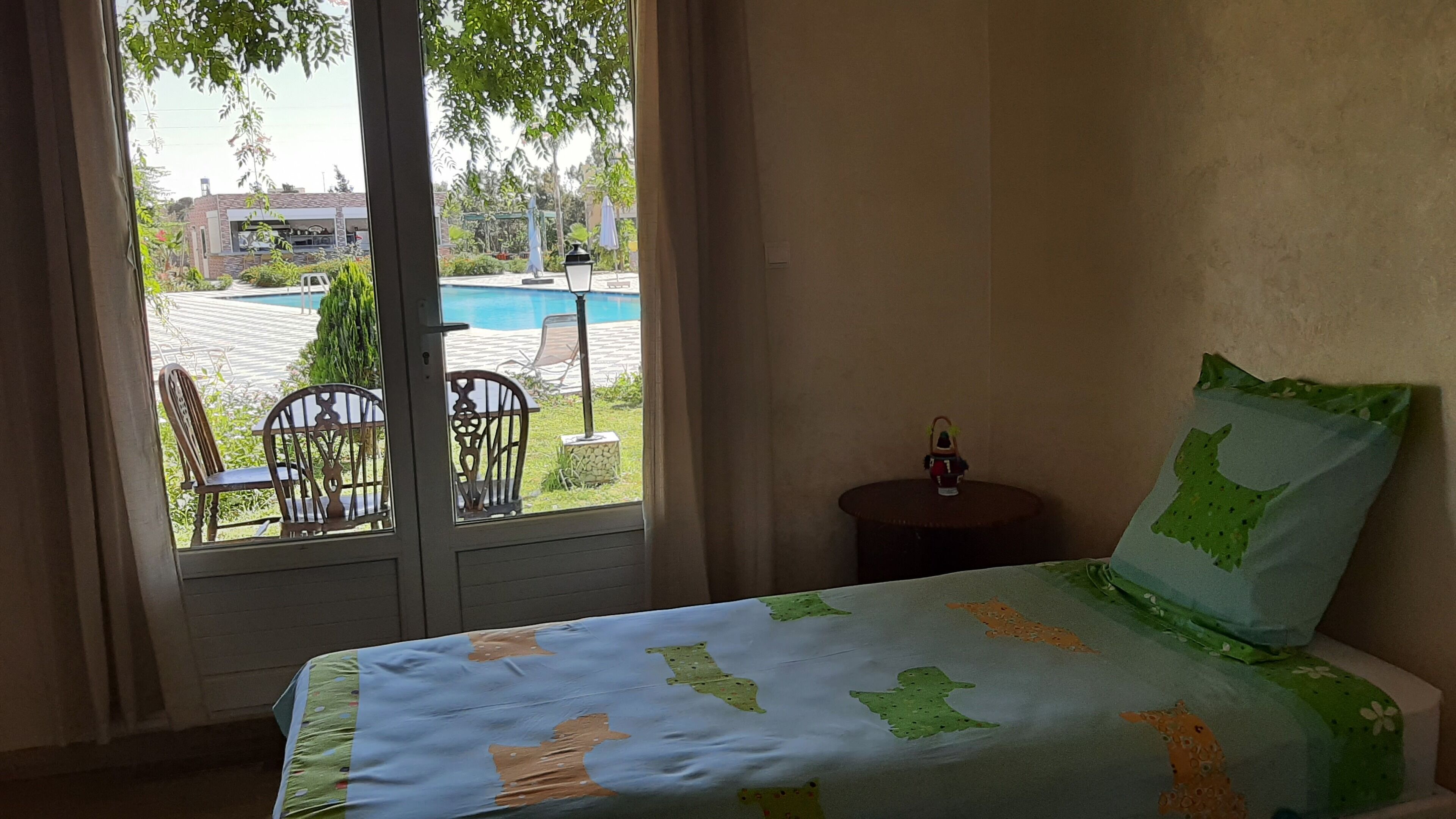 1 bedroom, bed sheets