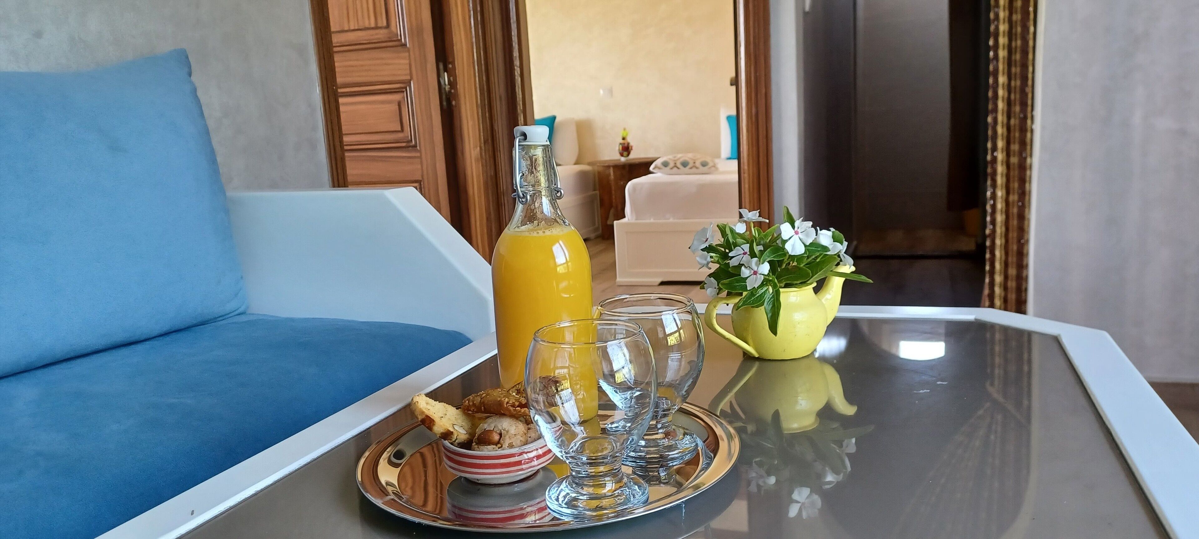 1 bedroom, bed sheets