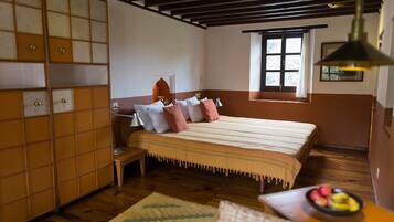 1 Schlafzimmer, Zimmersafe, individuell dekoriert