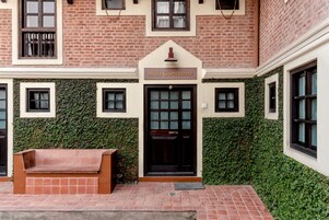 Fachada de la propiedad