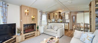 2 bedroom accommodation in Axminster