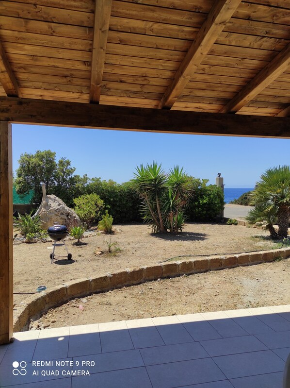 Terrace/patio - Beautiful apartment in a villa between the sea and the lighthouse (Isola di Capo Rizzuto)