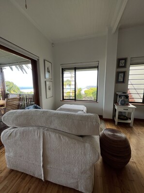 Interior - Brenton Bliss, beach view, walk to beach, safe secluded area on the Garden Route (Knysna)