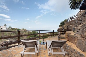 Terrace/patio - Holiday Apartment "Cueva El Desvelo" with Sea View, 3 Private Terraces & Wi-Fi (Tijarafe)