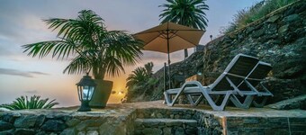 Holiday Apartment "Cueva El Desvelo" with Sea View, 3 Private Terraces & Wi-Fi