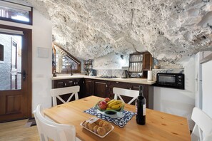 Dining - Holiday Apartment "Cueva El Desvelo" with Sea View, 3 Private Terraces & Wi-Fi (Tijarafe)