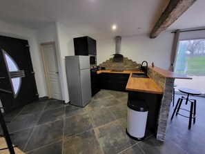 Private kitchen - Gîtes with spa in the heart of nature, 10 minutes from the beach (Saint-Samson)