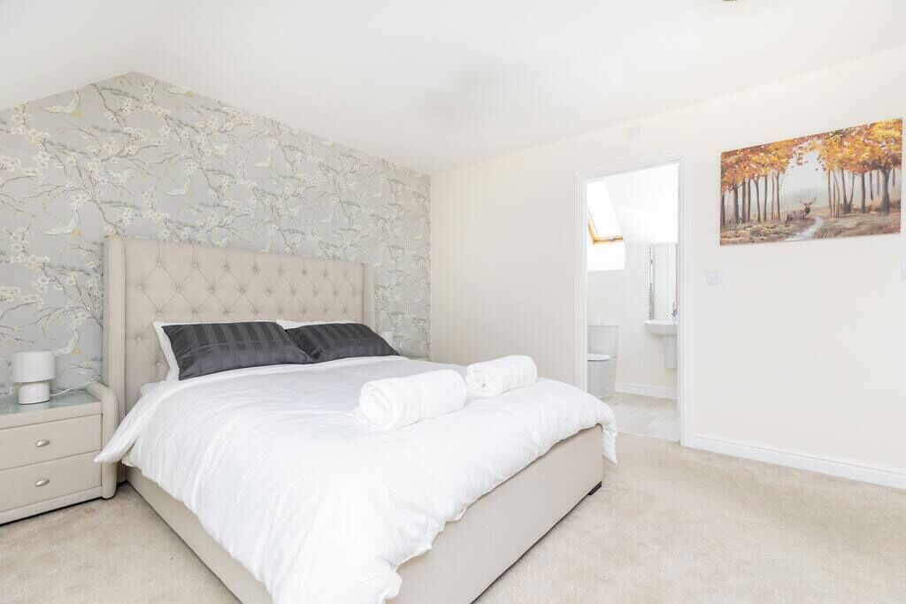 4 soverom, skrivebord, strykejern/-brett og wi-fi (inkludert)