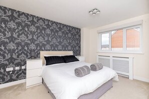 4 bedrooms, desk, iron/ironing board, free WiFi