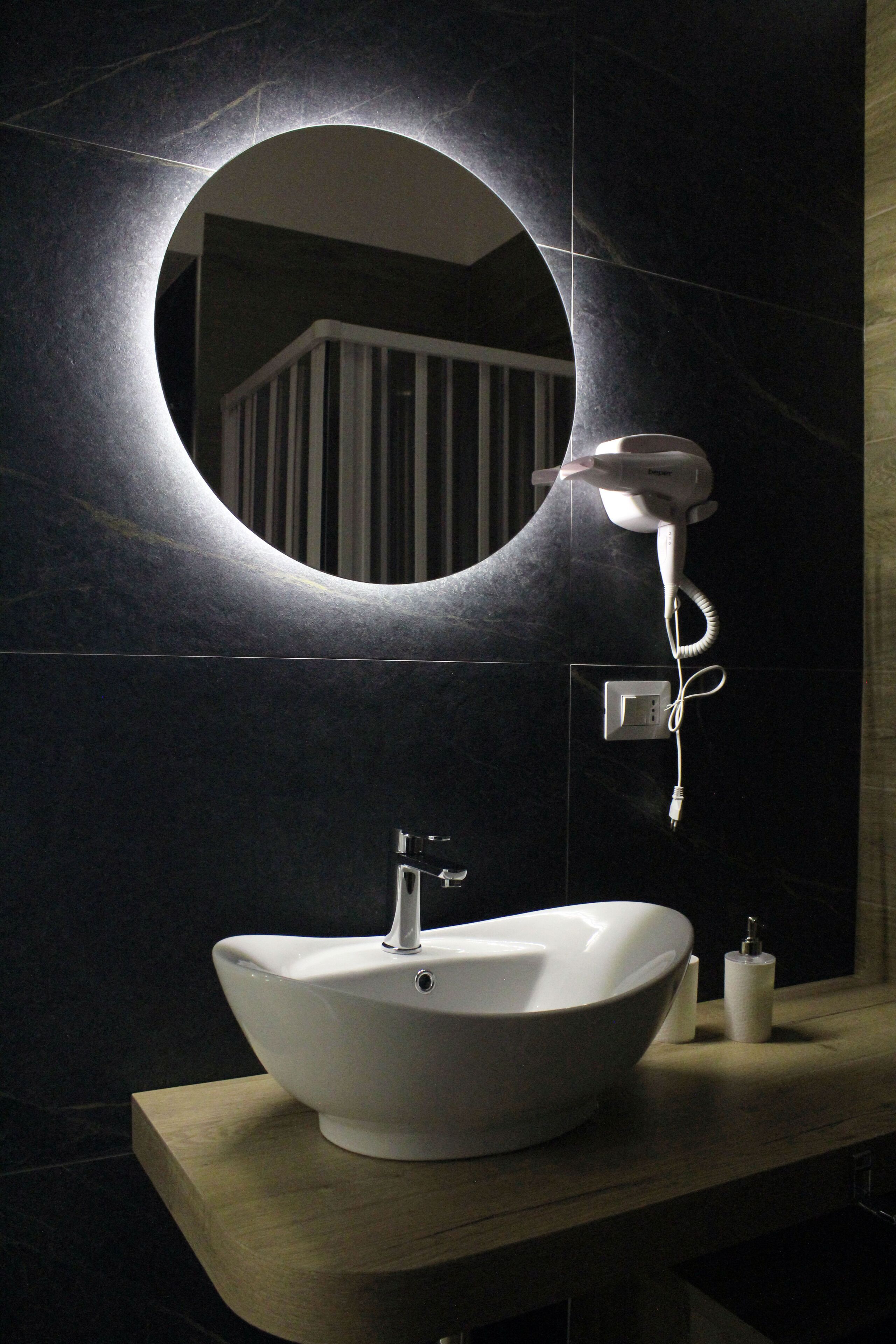 城市三人房, 多张床, 私人浴室, 城市景观 | 埃及棉床单、高档床上用品、特色装修、特色家居