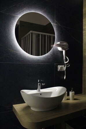 City Triple Room, Multiple Beds, Private Bathroom, City View - Vivi a Napoli (Naples)