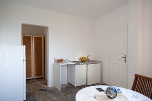 Kühlschrank, Kochgeschirr/Geschirr/Besteck