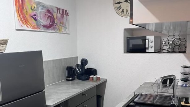 Coffee/tea maker, fridge, microwave, oven
