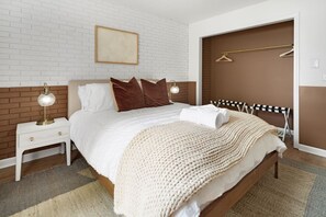 3 bedrooms, iron/ironing board, travel cot, WiFi