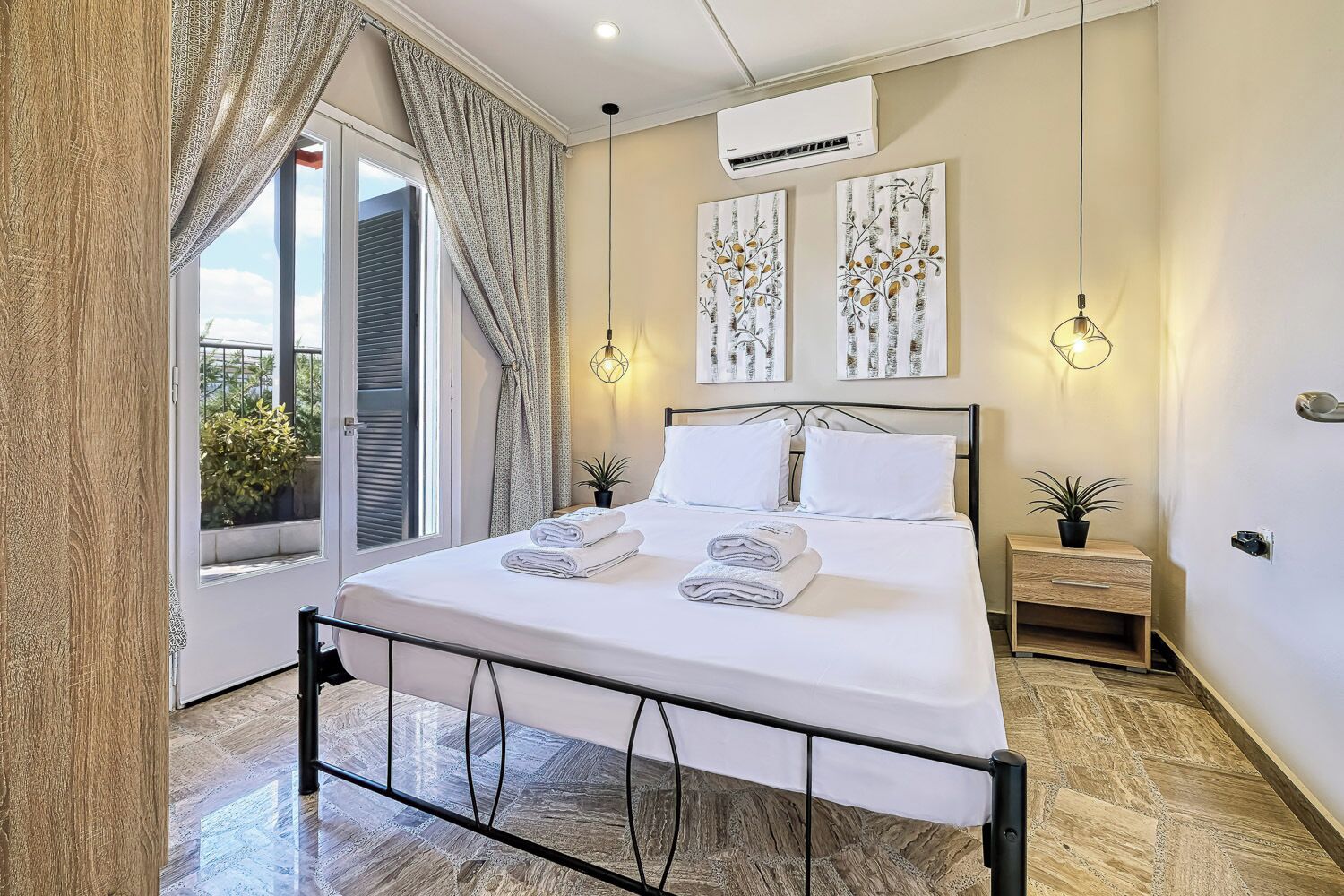 2 bedrooms, desk, iron/ironing board, travel crib