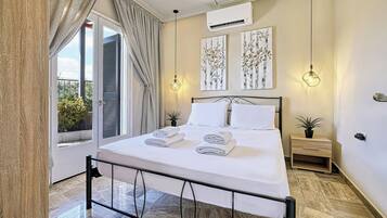 2 bedrooms, desk, iron/ironing board, travel crib