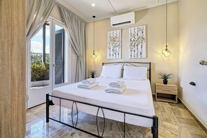 2 bedrooms, desk, iron/ironing board, travel crib - Katerina's Place (ARGOS)