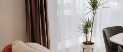 Elite Apartment | Premium bedding, free minibar items, individually decorated