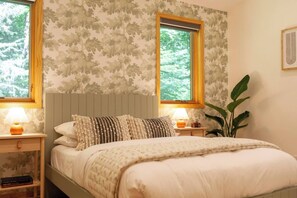 4 bedrooms, desk, iron/ironing board, free WiFi