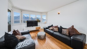 Deluxe Apartment | Living room | 100-cm LCD TV with digital channels, TV, DVD player - Spacious Panoramic Penthouse in Montreux (Montreux)