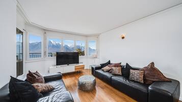 Deluxe Apartment | Living room | 100-cm LCD TV with digital channels, TV, DVD player