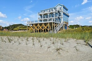 Exterior - La Vita Bella: Spacious 9-BR oceanfront home in Oak Island, perfect for large groups! (Oak Island)