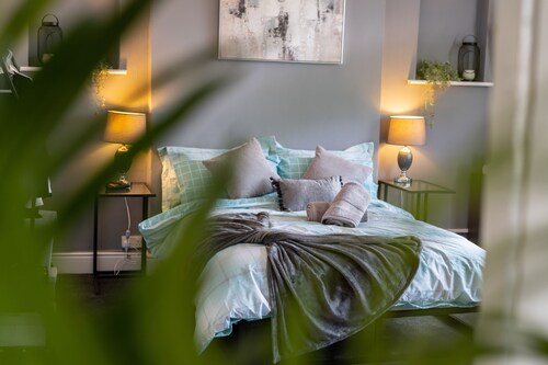 Casa Lobo's Beautiful Suites +free offroad parking- Suite #1