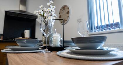 Casa Lobo's Beautiful Suites +free offroad parking- Suite #1