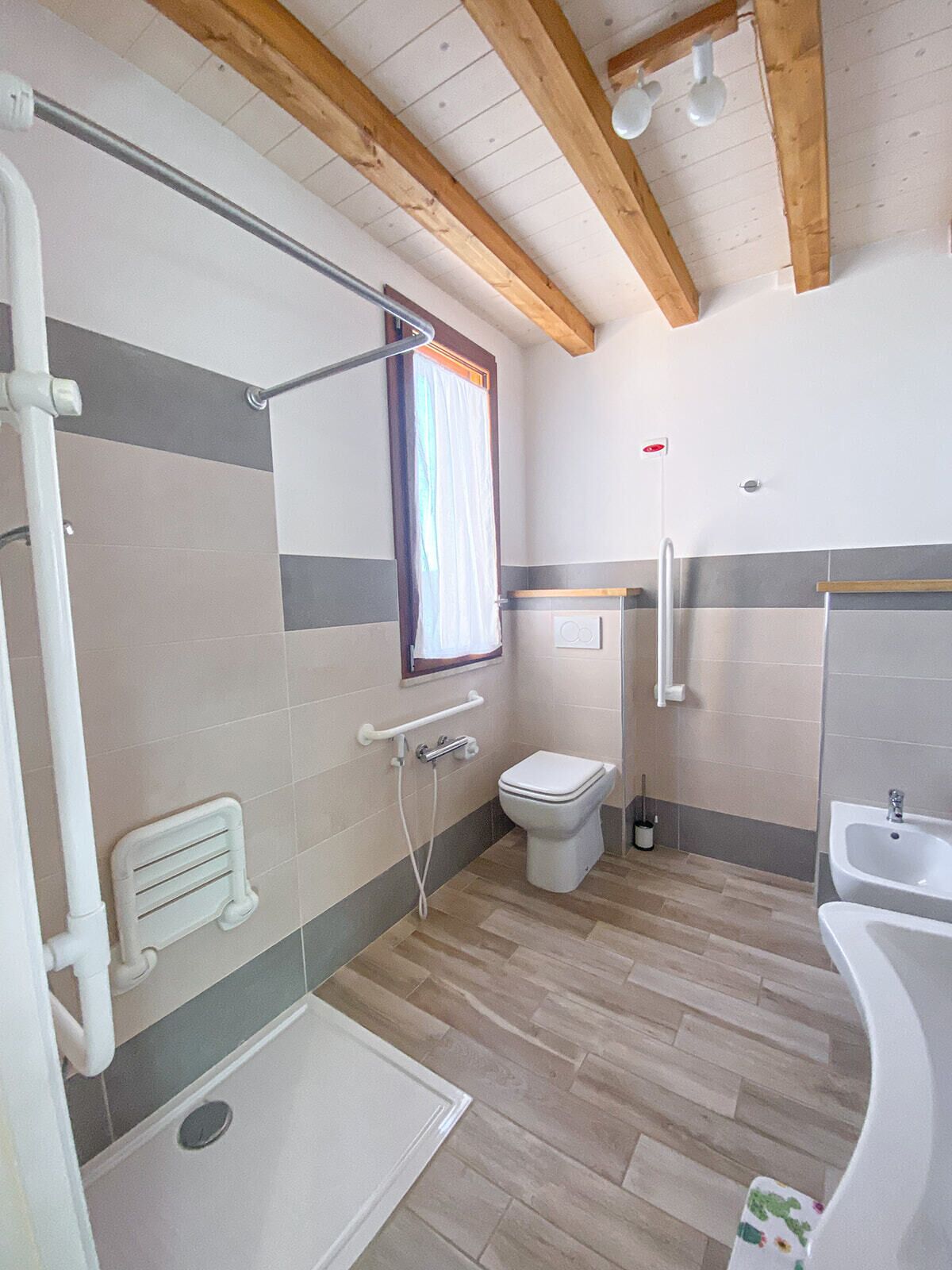 Doccia, asciugacapelli, bidet, asciugamani
