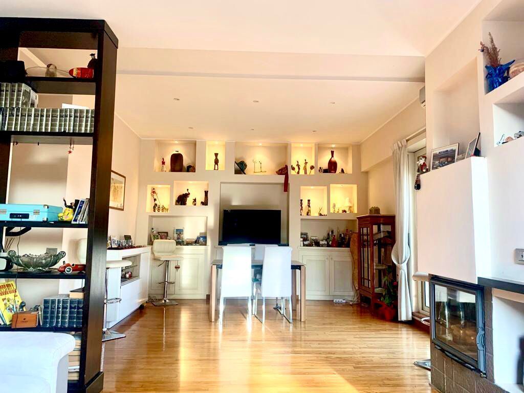Penthouse "The Great Beauty". The large and bright apartment in the greenery of Rome