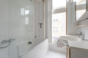 Bruser, hårtørrer, håndklæder